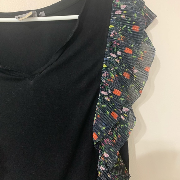 2/$25 Anthropologie top with ruffles EUC - Picture 3 of 5